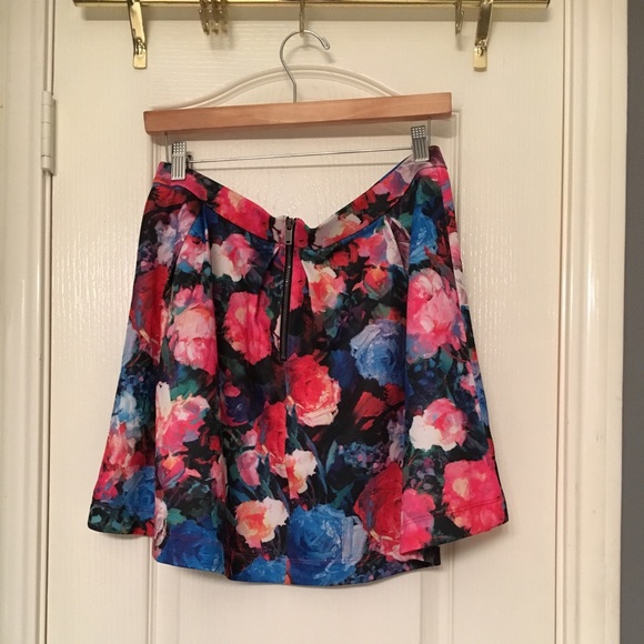 Floral print skirt - Picture 2 of 3
